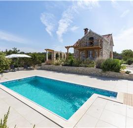 Charming Brac Island 1 Bedroom Villa with Pool near Pucisca, Sleeps 2-4